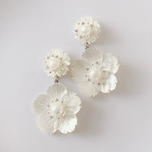 Load image into Gallery viewer, Belinda Dangler (Limited Edition) | White Silver